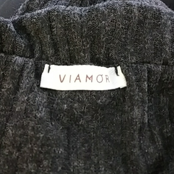 Viamor Off the Shoulder Sweater Medium - Picture 3 of 3